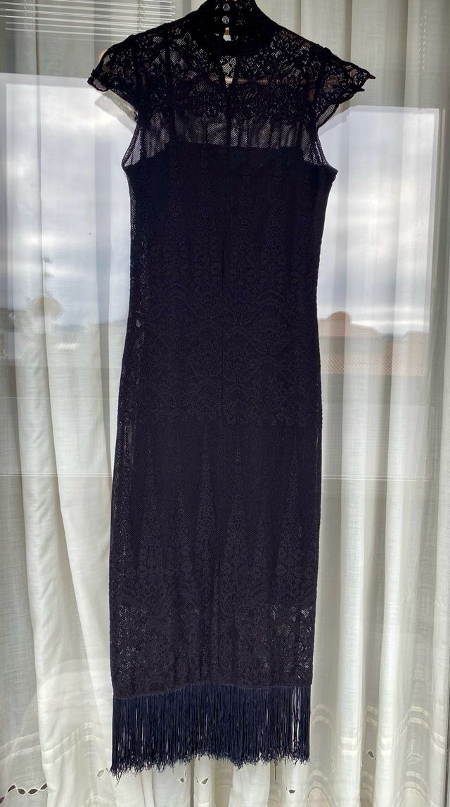 Vestido negro de encaje