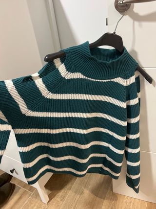 Jersey rayas hombros descubiertos verde y blanco