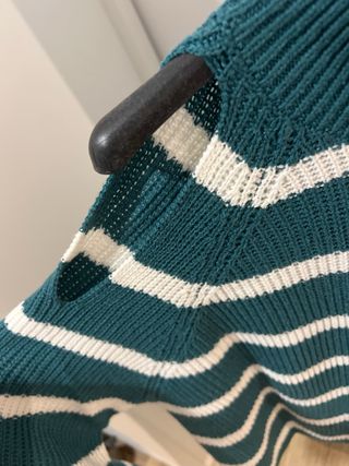 Jersey rayas hombros descubiertos verde y blanco