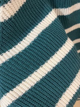 Jersey rayas hombros descubiertos verde y blanco