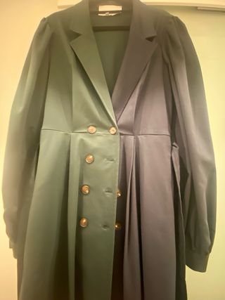 Gabardina bicolor azul y verde de IQ