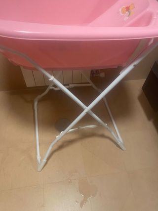 Bañera para bebé rosa con soporte