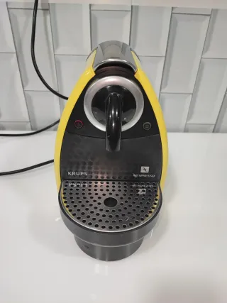 Cafetera Nespresso Krups Amarilla