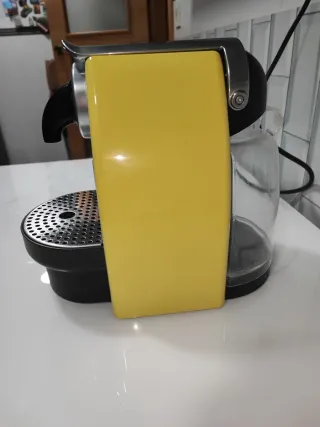 Cafetera Nespresso Krups Amarilla