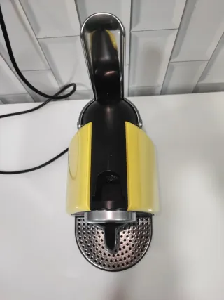 Cafetera Nespresso Krups Amarilla