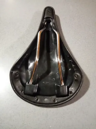 Sillín de bicicleta vintage negro