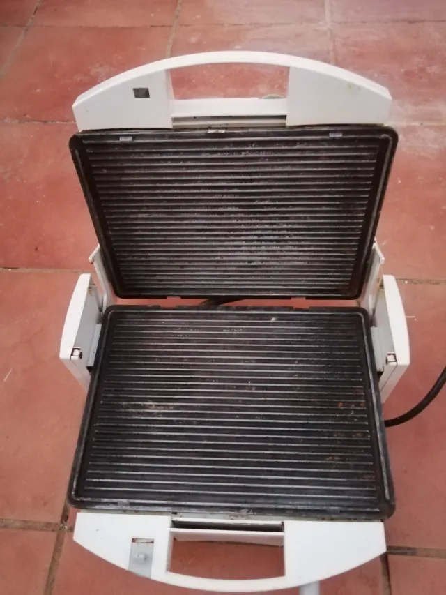 Sandwichera Ufesa familiar