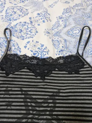 Camiseta tirantes con encaje. Talla L