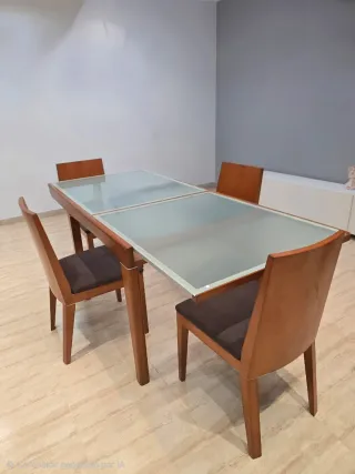 Mesa de comedor extensible con 4 sillas