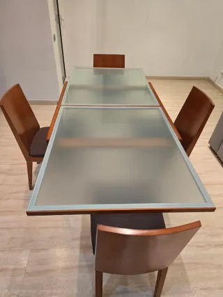 Mesa de comedor extensible con 4 sillas