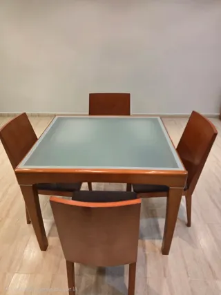 Mesa de comedor extensible con 4 sillas