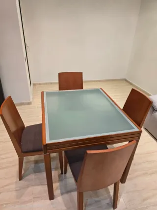 Mesa de comedor extensible con 4 sillas