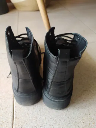 Botines negros con cordones