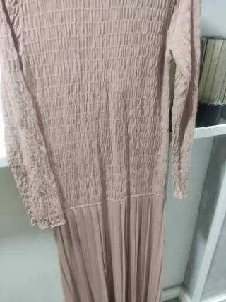 Vestido Zara T. L. Es el más grande de este modelo