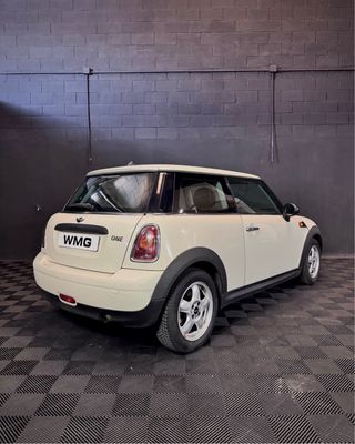MINI ONE 2010