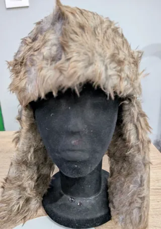 Gorro de nieve verde con orejeras