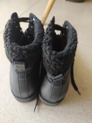Botines negros con cordones y forro