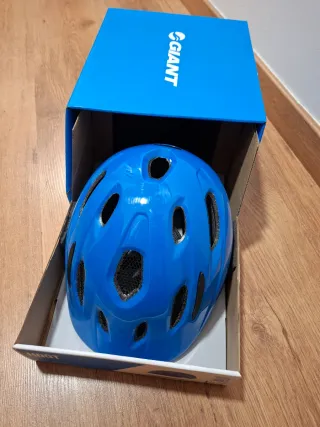 Casco de niño azul Giant