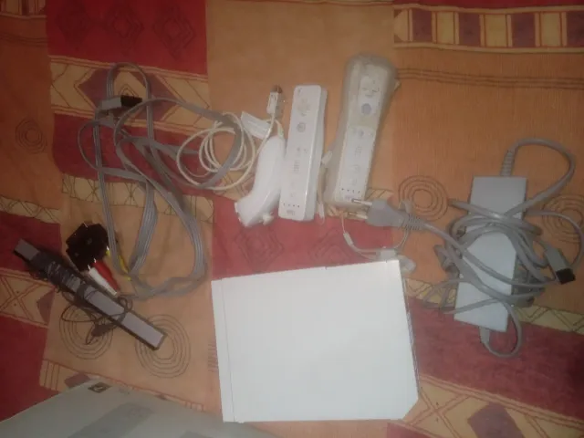 Nintendo Wii Console + Accessori +gioco Wii sport
