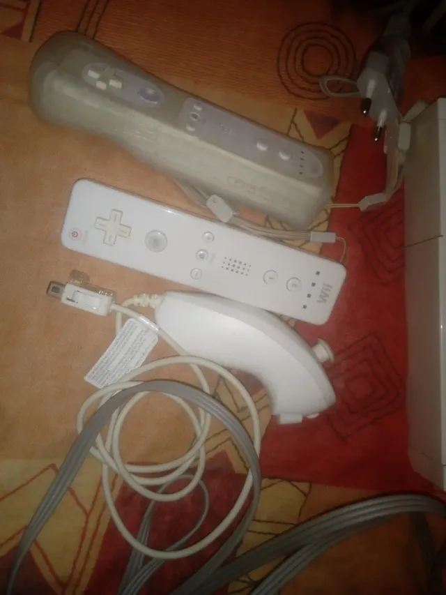 Nintendo Wii Console + Accessori +gioco Wii sport