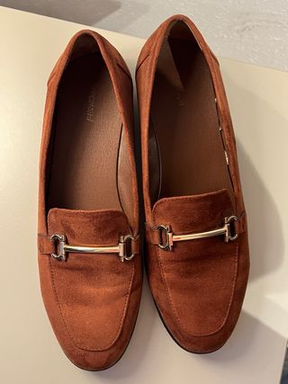 Mocasines Marrones con Hebilla Dorada