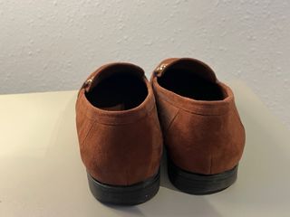 Mocasines Marrones con Hebilla Dorada