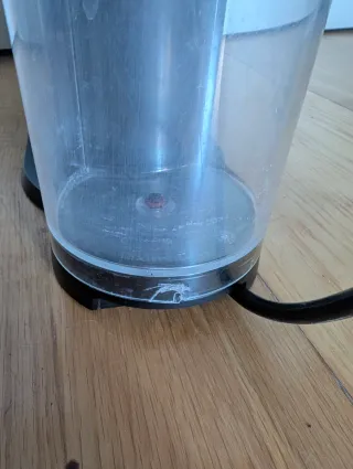 Cafetera Nespresso Vertuo Negra y Blanca