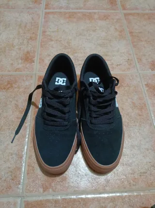 Zapatillas DC Negras Suela Marrón Talla 40