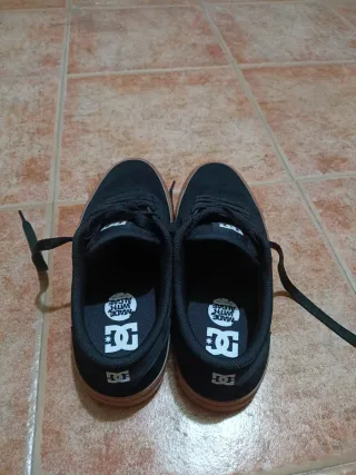 Zapatillas DC Negras Suela Marrón Talla 40
