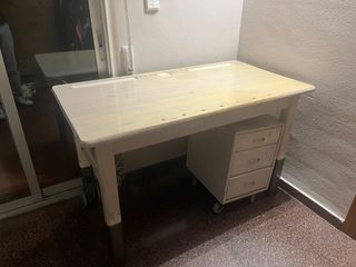 Tavolo flessibile in legno massello regolabile con cassettiera