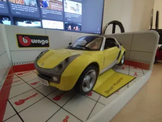 Burago Smart Roadster Coupe 1/18