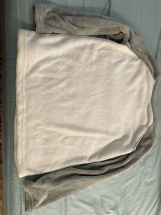 Pijama de mujer gris y blanco