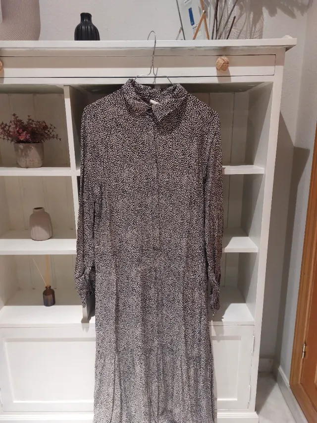 Vestido H&M estampado beige y negro