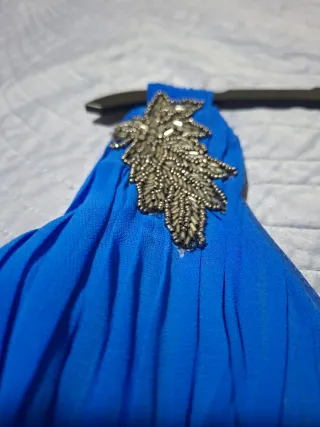 Vestido estilo griego azul, con un dolor brazo. Di