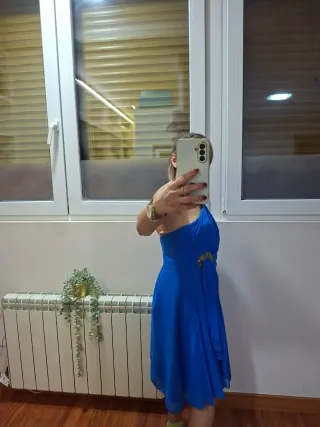 Vestido estilo griego azul, con un dolor brazo. Di