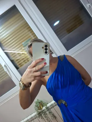 Vestido estilo griego azul, con un dolor brazo. Di