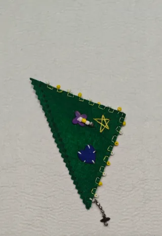 Segnalibro artigianale verde con fiore