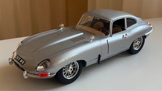 Jaguar E-Type Burago 1/18 Plata