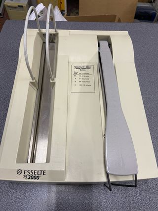 Encuadernadora Esselte CH 3000