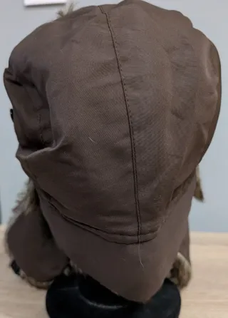 Gorro de nieve marrón con orejeras