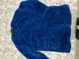 Abrigo pelo sintético animal print azul Guess