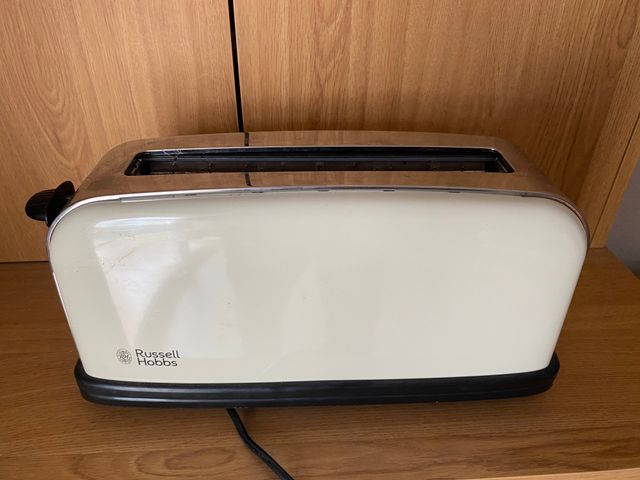 Tostadora Russell Hobbs crema