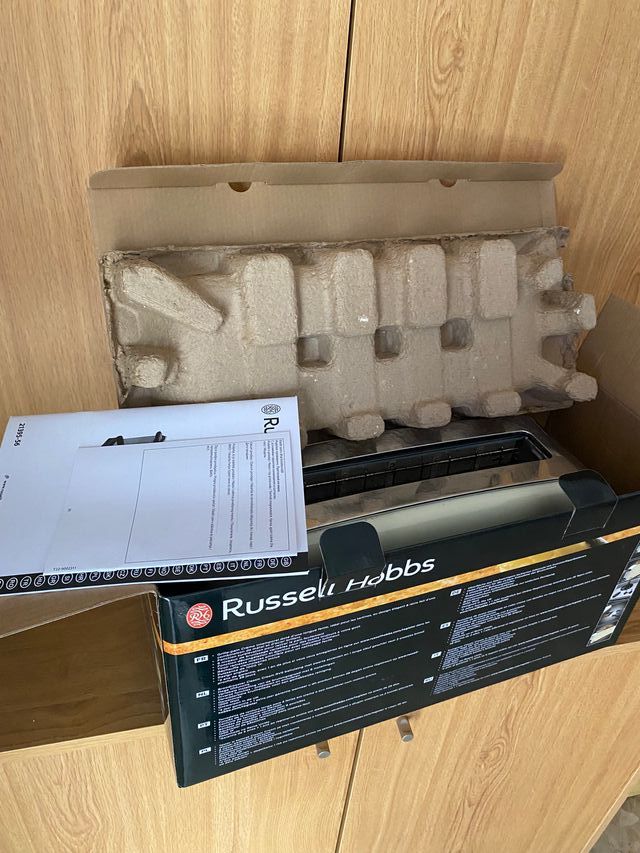 Tostadora Russell Hobbs crema