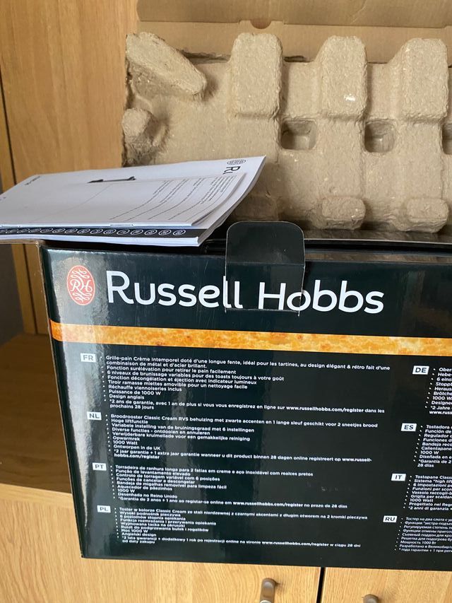 Tostadora Russell Hobbs crema