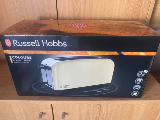 Tostadora Russell Hobbs crema