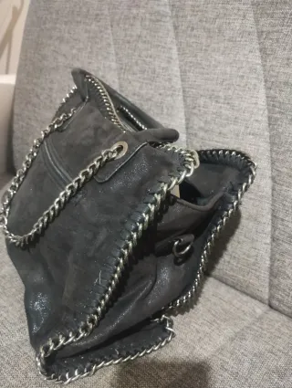 Borsa in pelle nera con catena argento