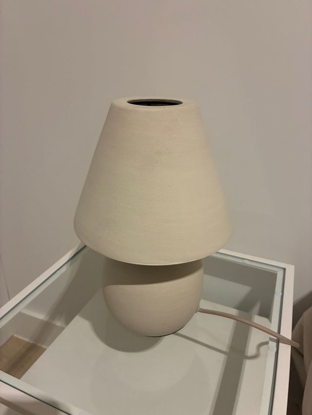 Lámpara de mesa Zara Home beige