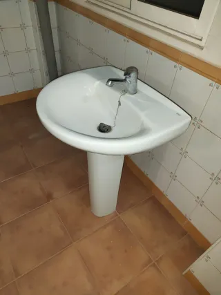 Lavabo de pedestal blanco