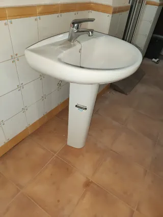 Lavabo de pedestal blanco