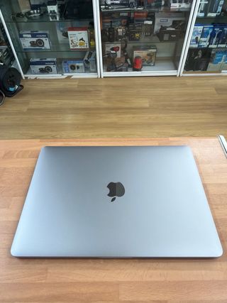 MacBook Pro 2020 i5 8GB RAM 256GB SSD